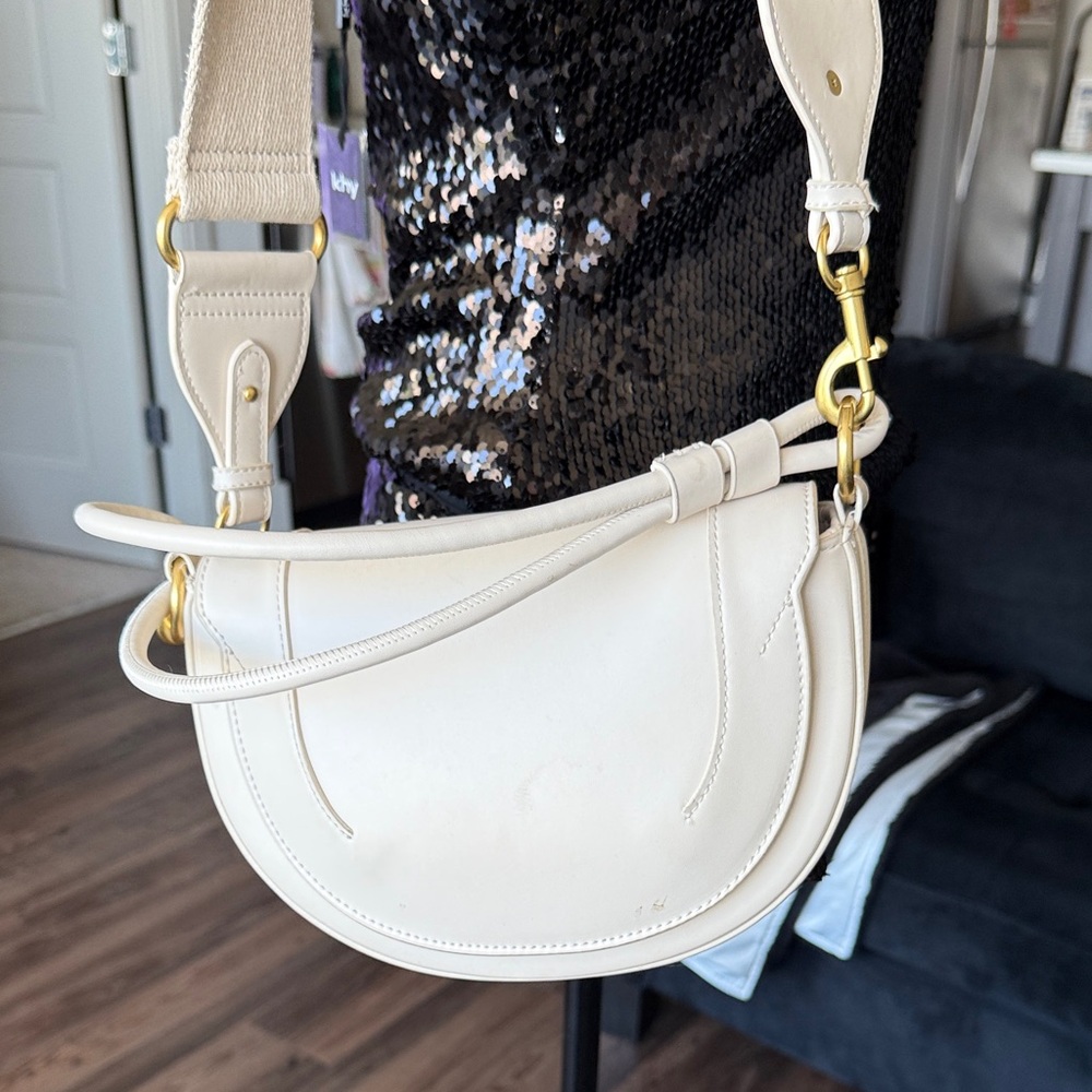 Elegant Cream Shoulder Bag